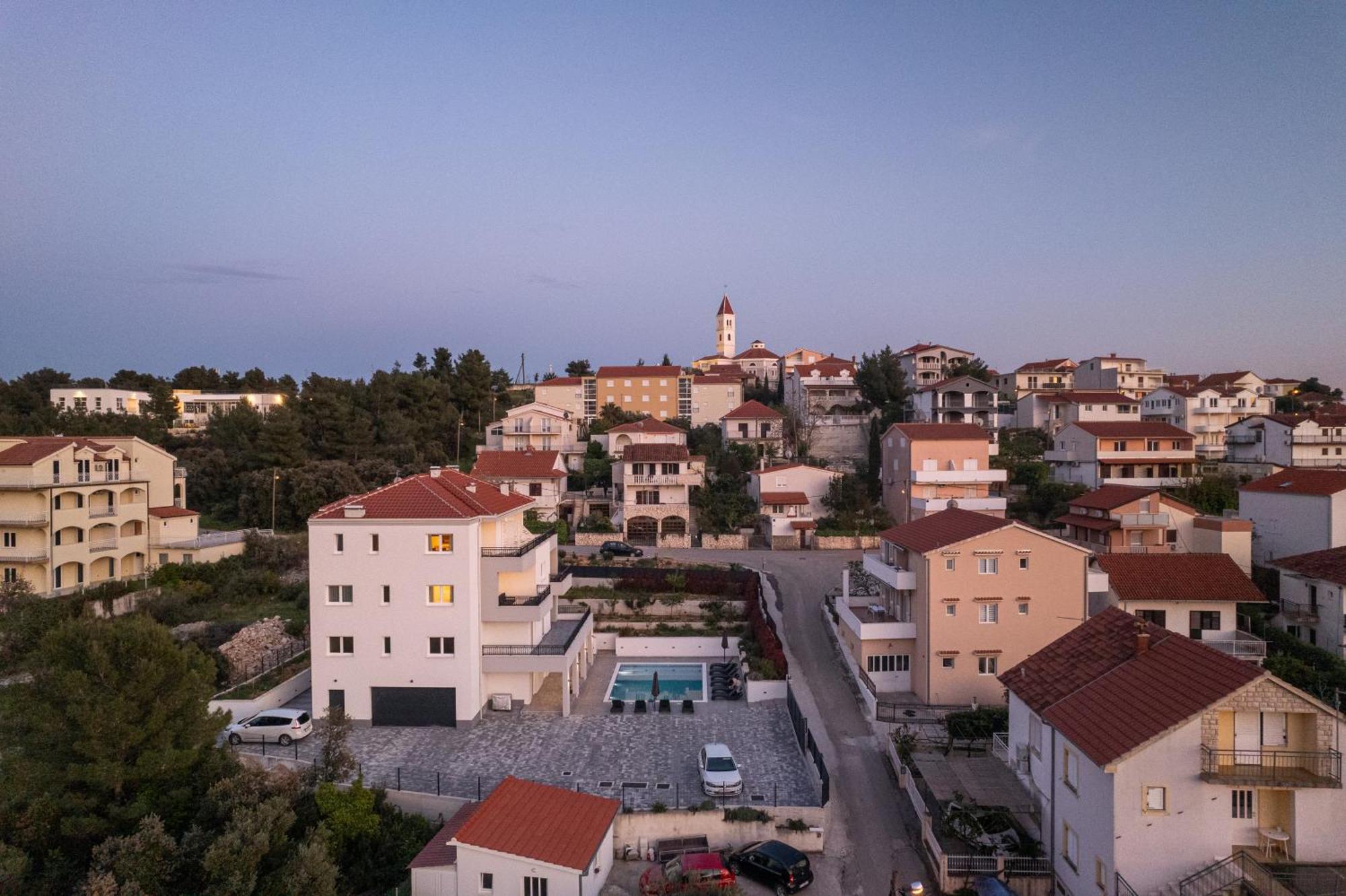 Villa Barbara & Zoran With Free Parking And Heated Swimming Pool Seget Vranjica Exterior photo